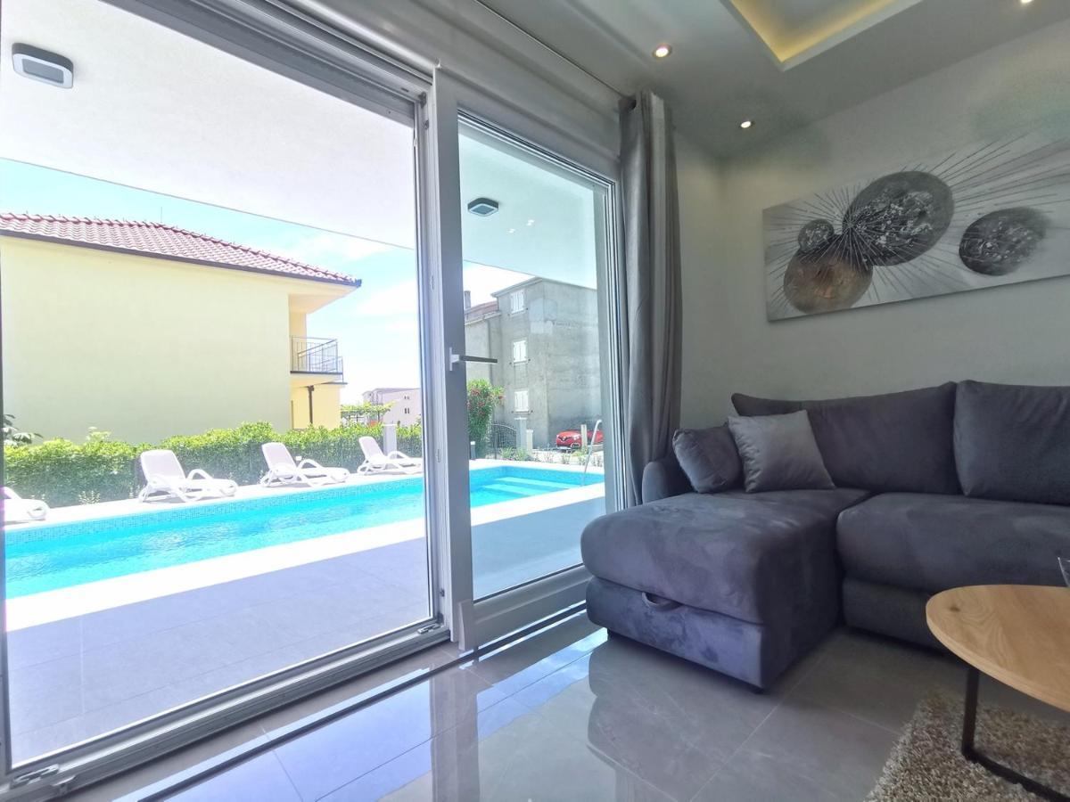 Seka Apartments With A Pool Kaštela Exteriör bild